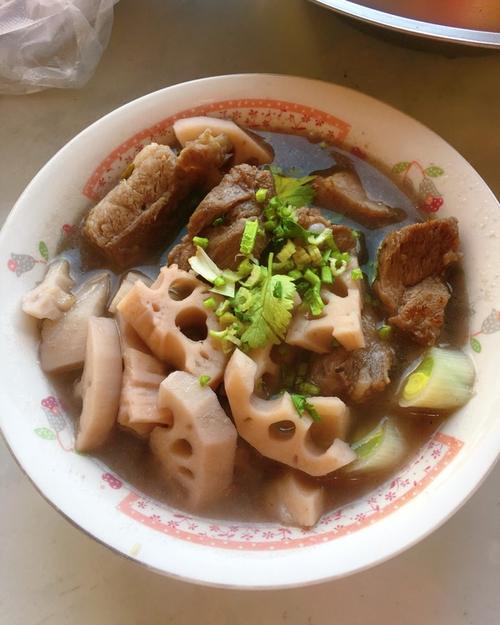 莲藕炖排骨的家常做法