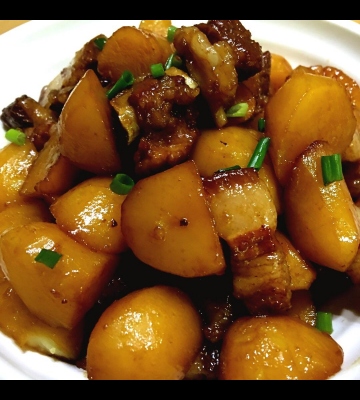 土豆烧肉的做法