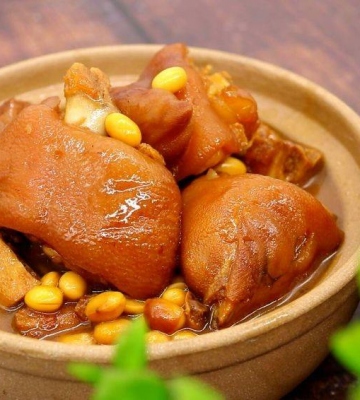 猪蹄炖黄豆的做法