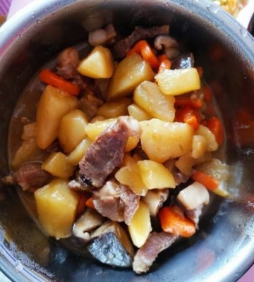 土豆炖肉的做法
