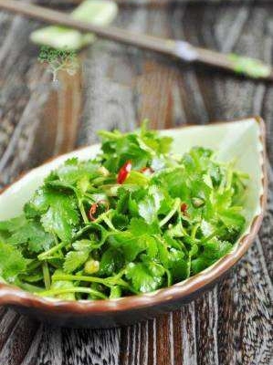 拌香菜根的做法