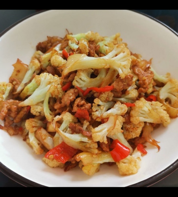 肉片炖菜花的做法