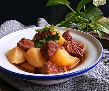 牛肉炖土豆的做法