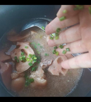 猪蹄炖藕电压力锅做法