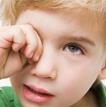 小孩子眼睛散光怎么办
