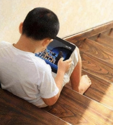 孩子爱看手机怎么办