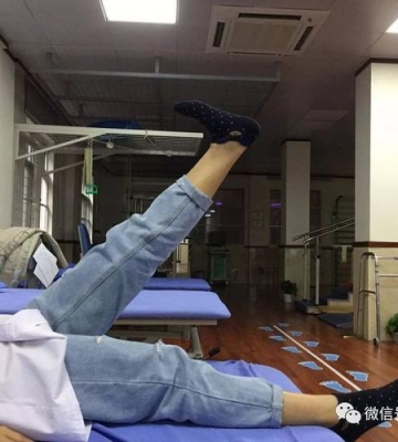 悬吊抬腿运动