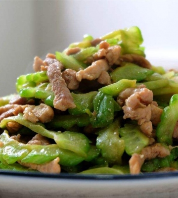 苦瓜炒肉的做法