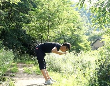 每天早晨做做拉伸运动