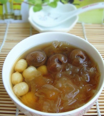 银耳莲子汤的做法