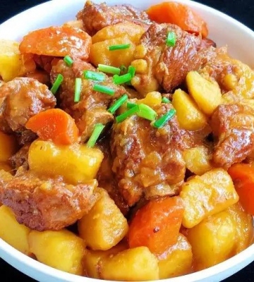 土豆炖排骨的做法