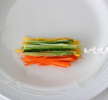 胡萝卜黄瓜卷的做法