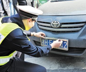 汽车牌照丢失怎么补办