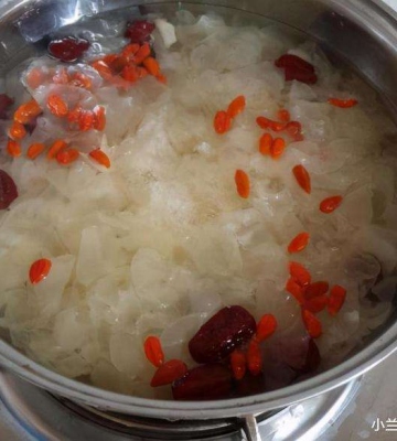 红枣银耳汤的做法