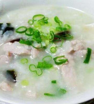 皮蛋瘦肉粥的做法