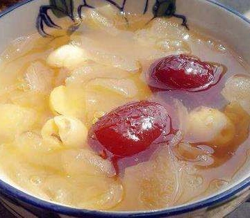 银耳莲子汤做法