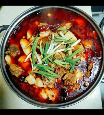酸菜芋儿鸡的做法