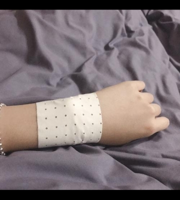 抱孩子手腕疼怎么办