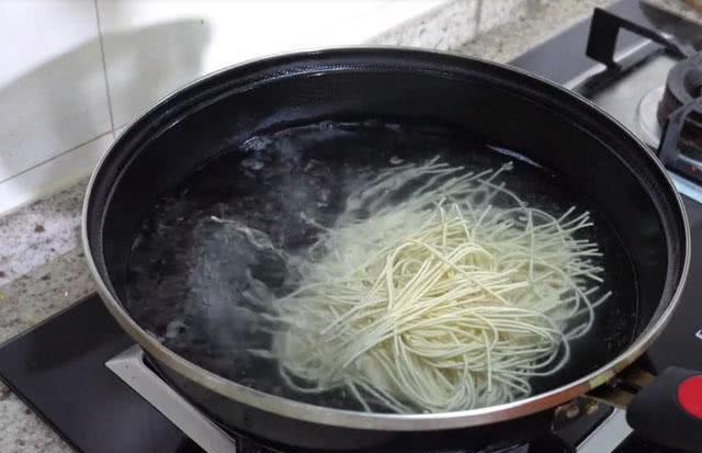 如何正确地煮面