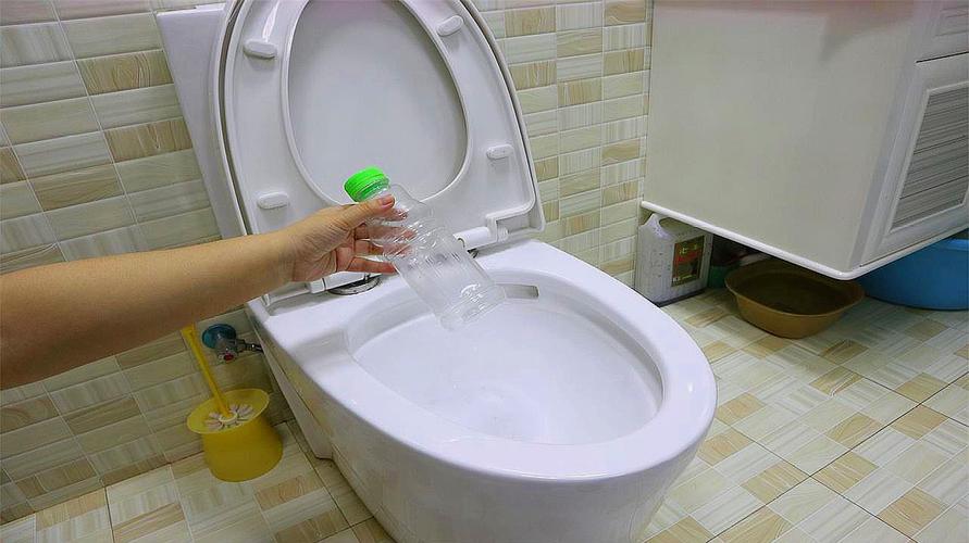 如何正确擦马桶