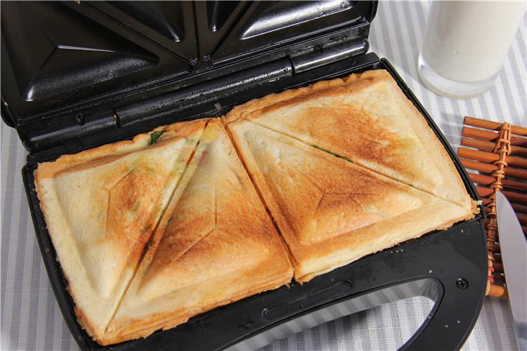 烤面包块三明治的制作流程与技巧