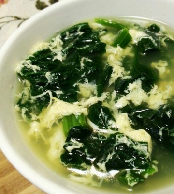 如何用菠菜制作一道健康的汤